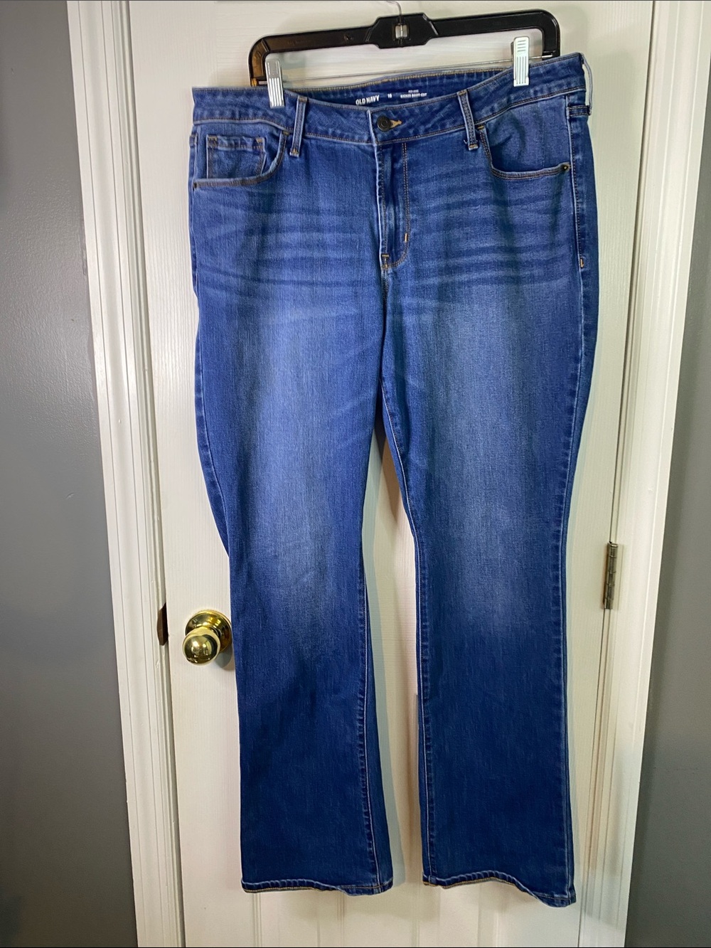 Old Navy Women’s Blue Boot-Cut Jeans Size16.